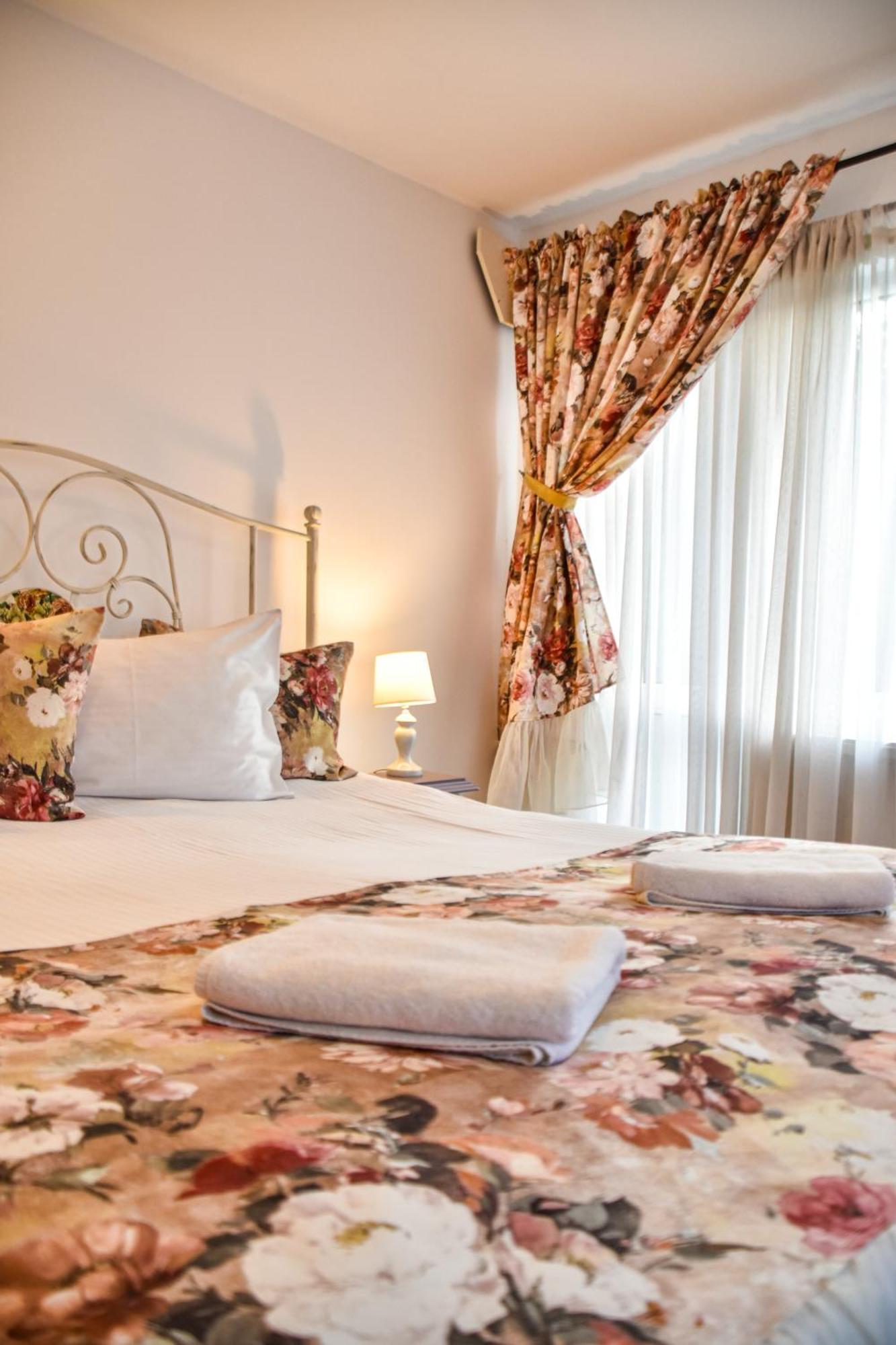 Casa Georgea Villa Sacele Ngoại thất bức ảnh
